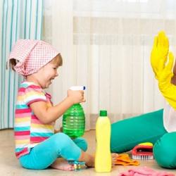 Нужно ли заставлять ребенка помогать по дому?