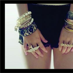 Which hand should you wear the bracelet on?