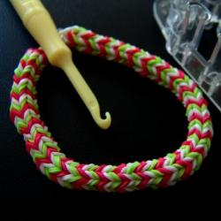 Bracelet made of rubber bands “Fish tail”