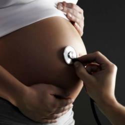 คุณจะได้ยินเสียงหัวใจของทารกในครรภ์ด้วยเครื่องตรวจฟังเสียงเมื่อใด