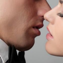 Τι να κάνετε αν ένας άντρας θέλει να σας φιλήσει;
